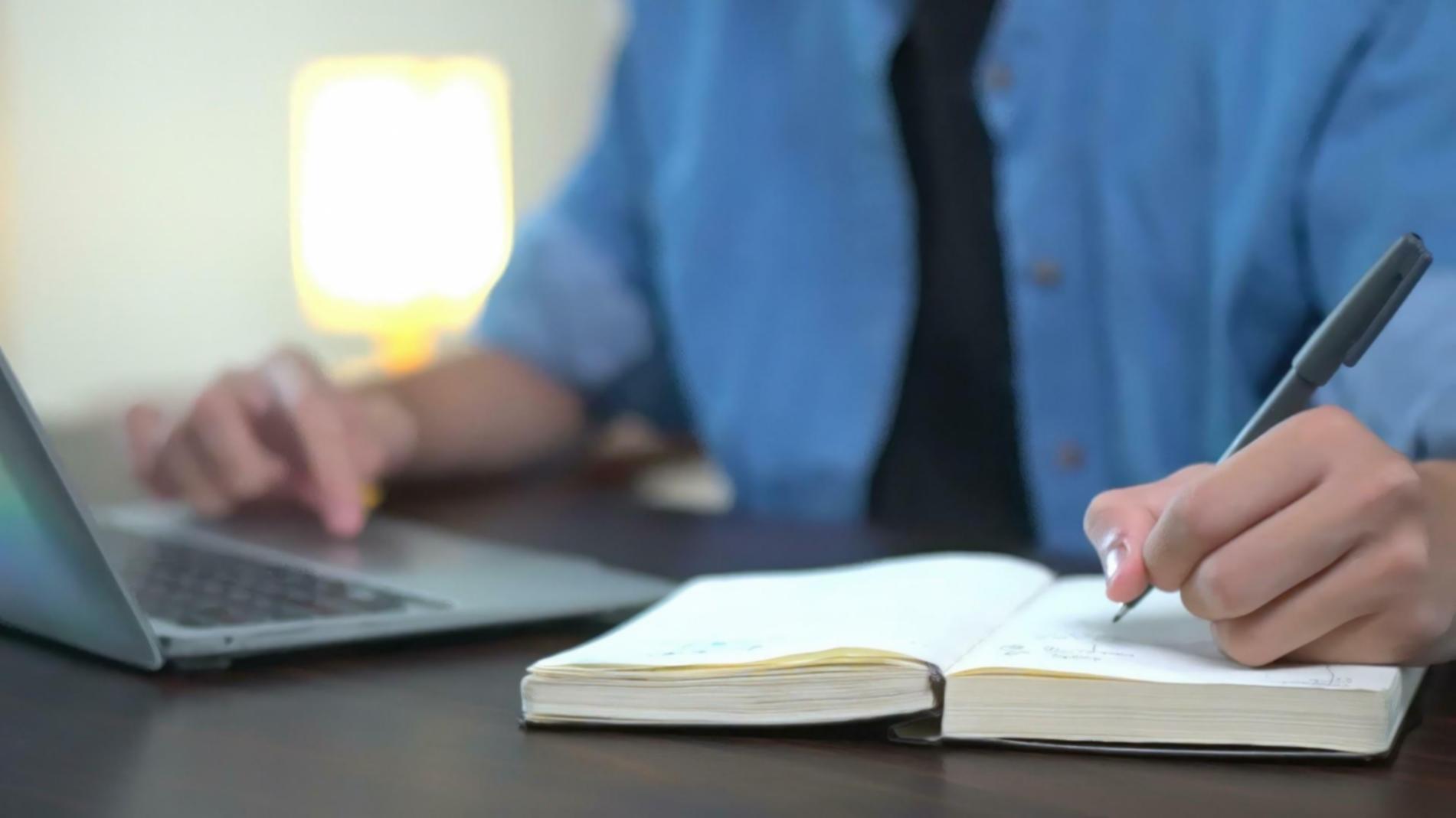 Professional investment education environment showing learning resources and financial planning materials